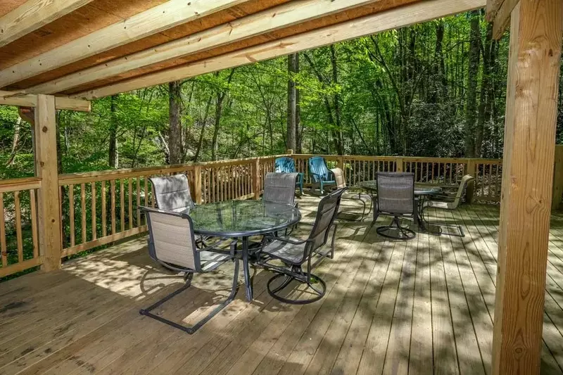 Keaton's On The Creek