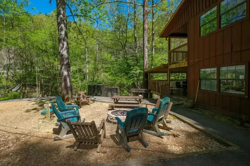 Keaton's On The Creek