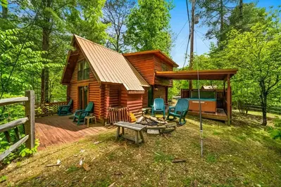 cabin in Pigeon Forge in woods