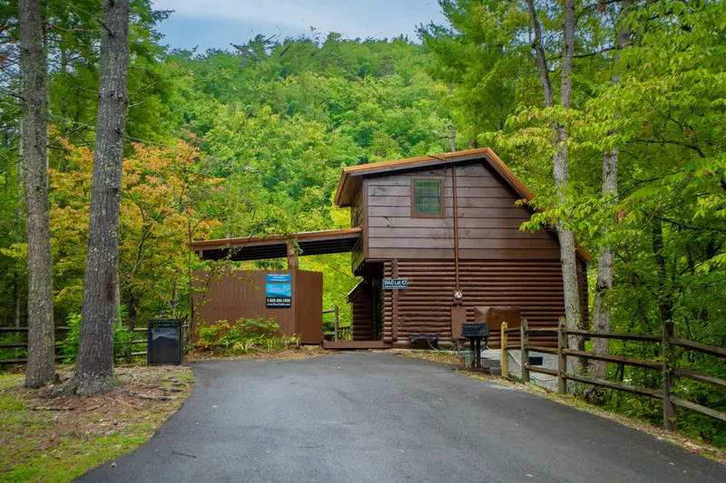 Keaton's Knotty Hideaway