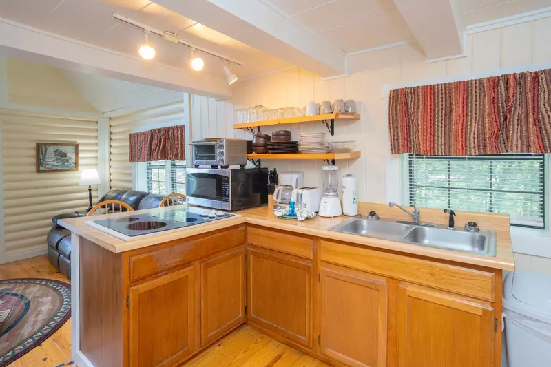 Keaton's Knotty Hideaway