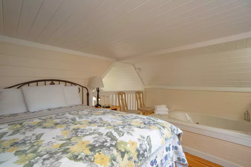 Keaton's Knotty Hideaway