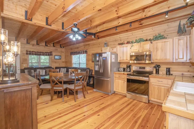 Keaton's Wild Animal Cabin