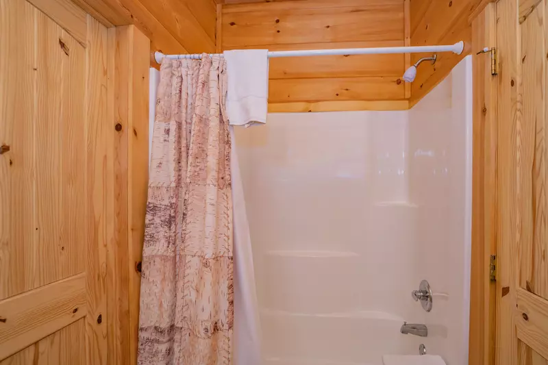 Keaton's Wild Animal Cabin