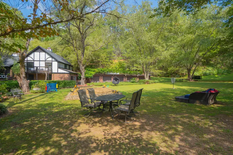 The Manor @ Smoky Mountains Estate