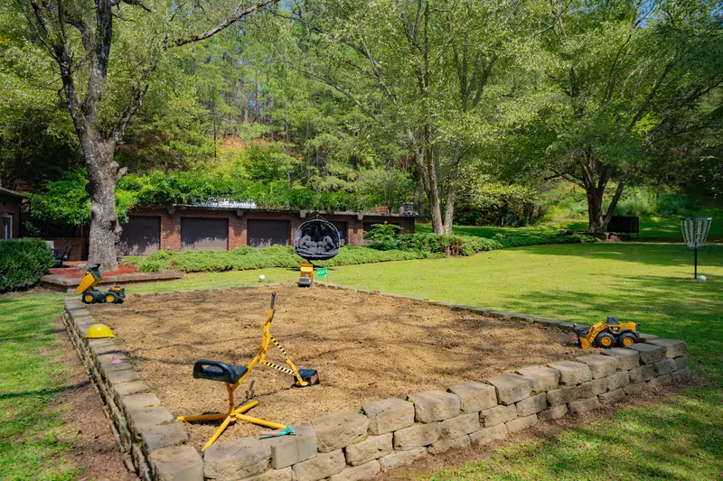 The Manor @ Smoky Mountains Estate