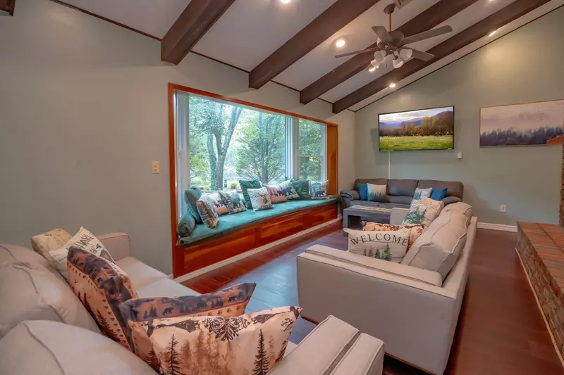 The Manor @ Smoky Mountains Estate