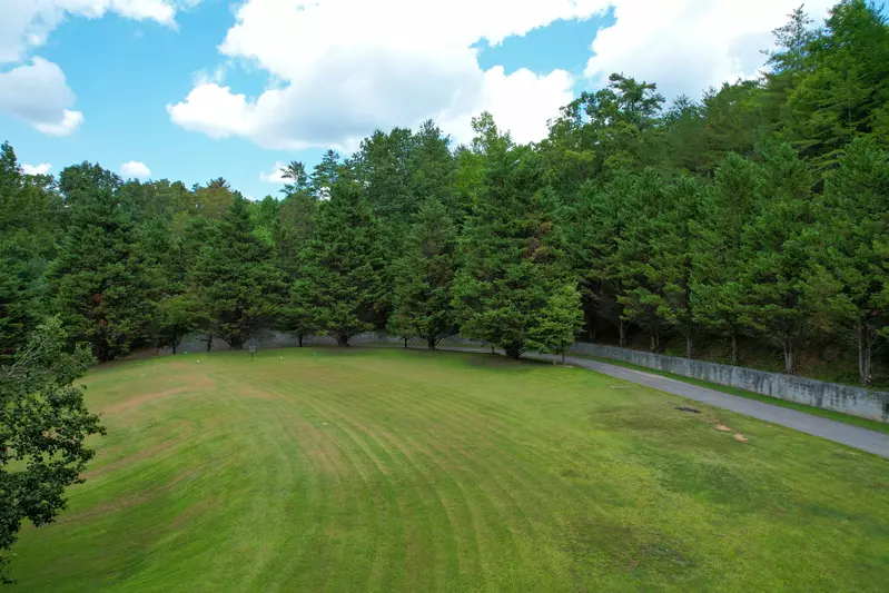 The Manor @ Smoky Mountains Estate