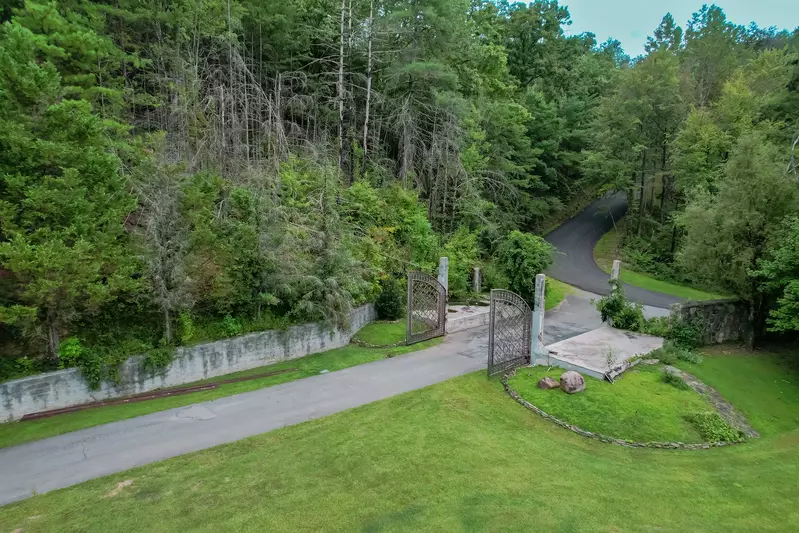 The Manor @ Smoky Mountains Estate