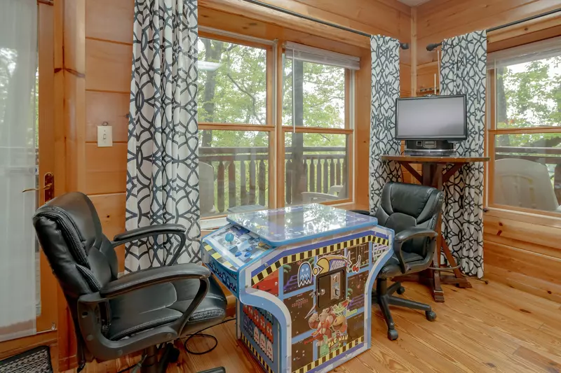 Keaton's Star Spangled Cabin