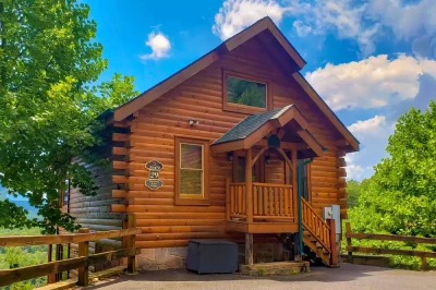 A Pleasant View cabin with mountain views